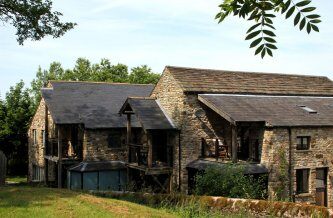 Alston Art Apartments